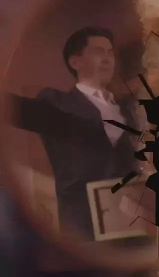 末日之下，爱与希望：深度解析科幻灾难片《星球坠落》